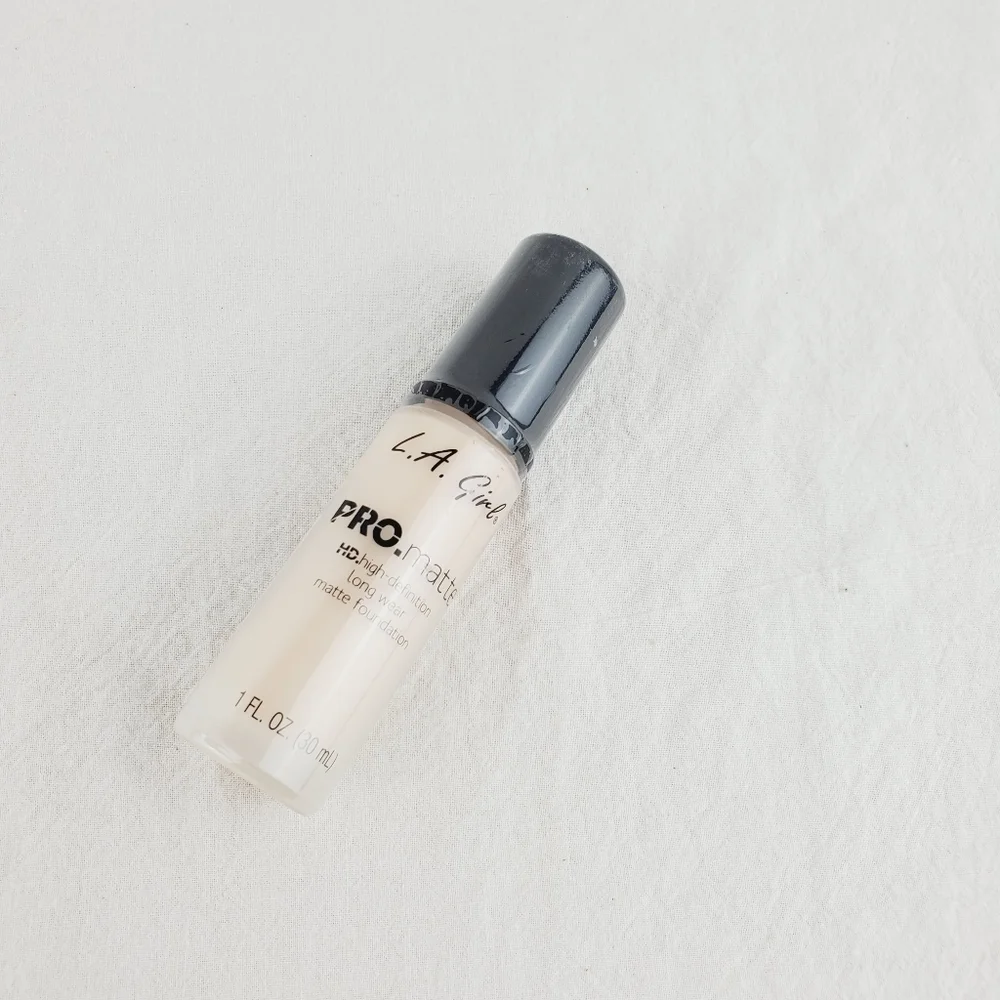LAST ONE 🔥L.A. Girl PRO.matte Foundation, Ivory, GLM671